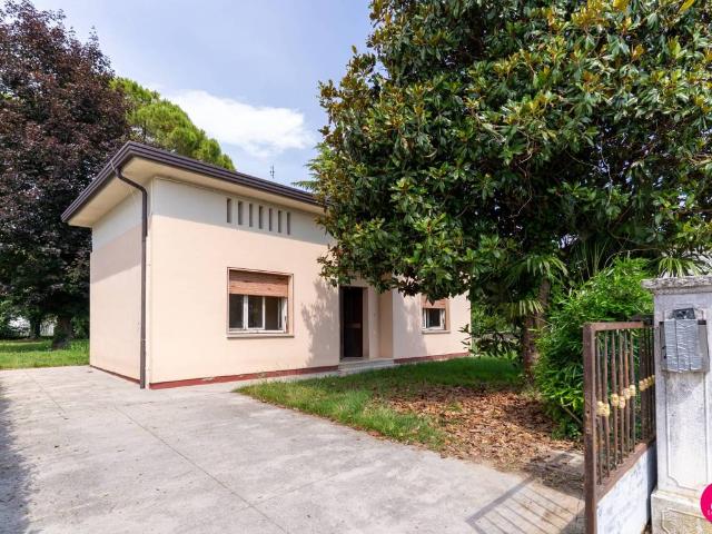Villa Indipendente in vendita a Pordenone, Friuli-Venezia Giulia