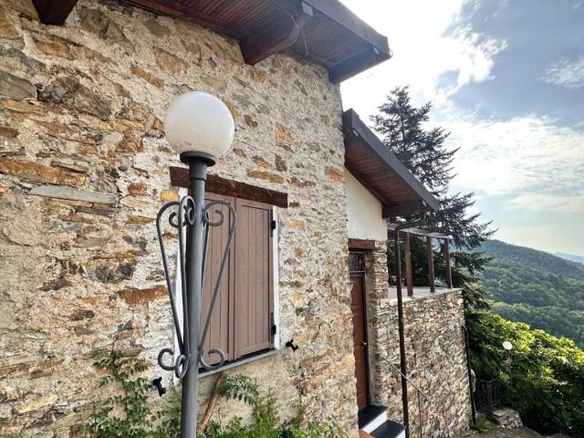 Villa Indipendente in vendita a Pornassio, Liguria