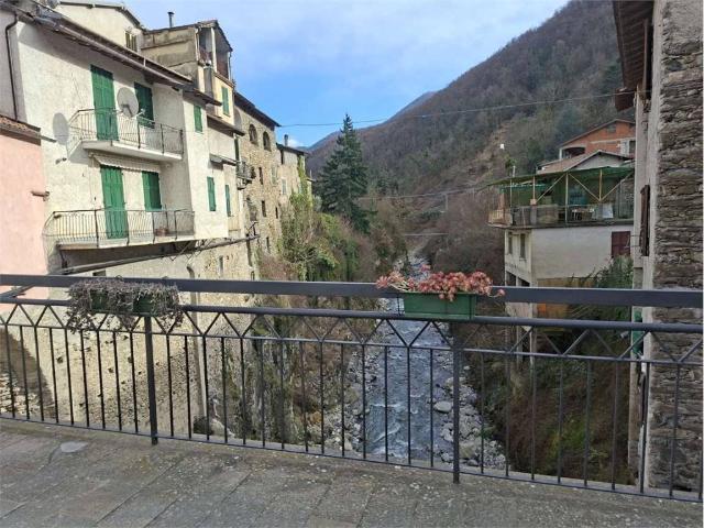Villa Indipendente in vendita a Pornassio, Liguria