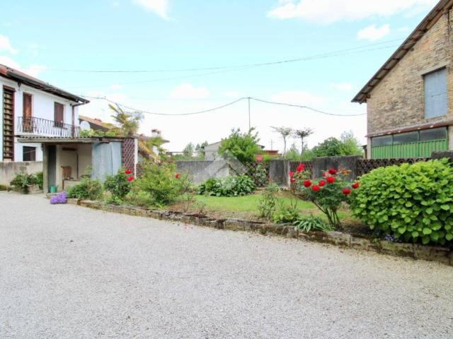 Villa Indipendente in vendita a Corgnolo / Curgnûi, Castions di Strada / Cjasteons di Strade