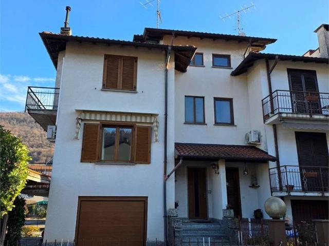Villa Indipendente in vendita a Comunità Montana del Piambello, Porto Ceresio