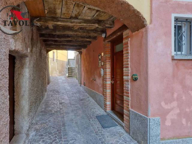 Villa Indipendente in vendita a Comunità Montana del Piambello, Porto Ceresio