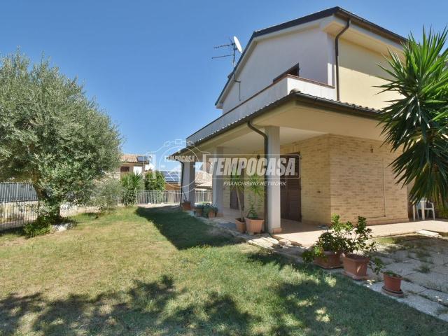 Villa Schiera in vendita a Marche, Macerata
