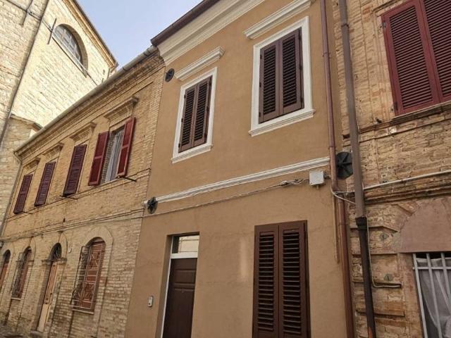 Villa Indipendente in vendita a Marche, Macerata