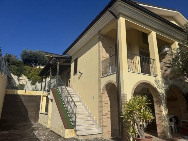 Villa Indipendente in vendita a Marche, Macerata