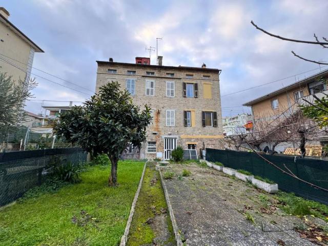 Villa Indipendente in vendita a Marche, Fermo