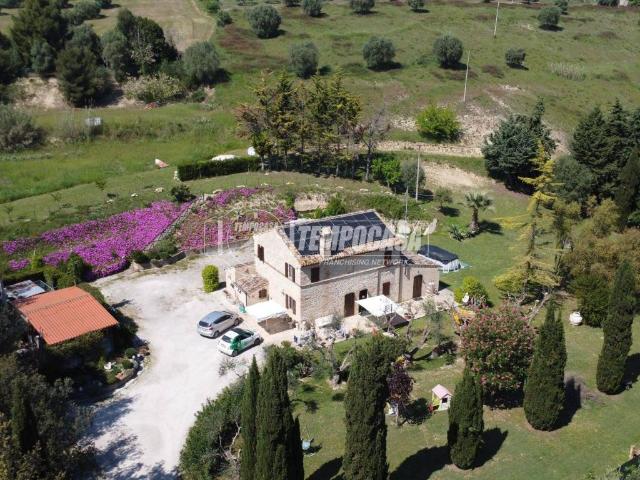 Villa Indipendente in vendita a Corva, Marche