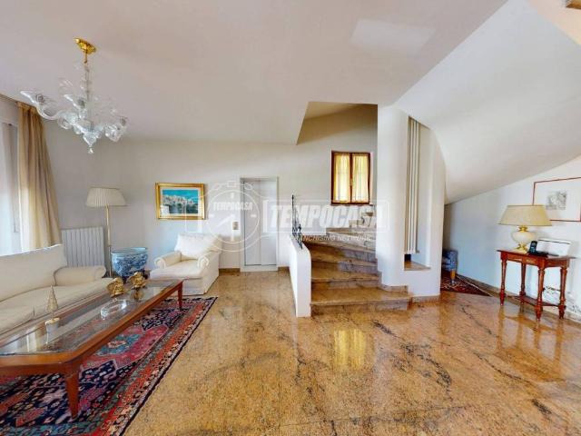 Villa Indipendente in vendita a Faleriense, Marche