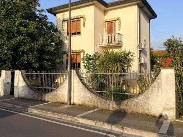 Villa Indipendente in vendita a Porto Viro, Veneto