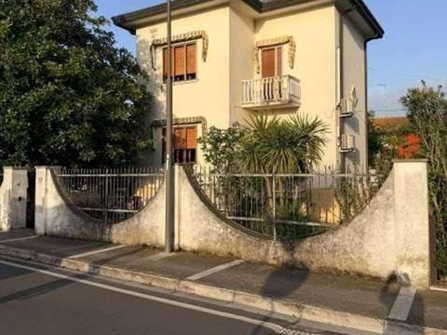 Villa Indipendente in vendita a Porto Viro, Veneto