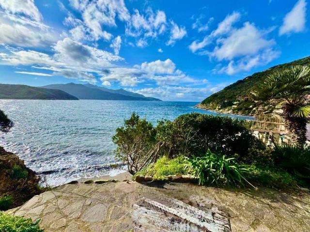 Villa Indipendente in vendita a Portoferraio, Toscana
