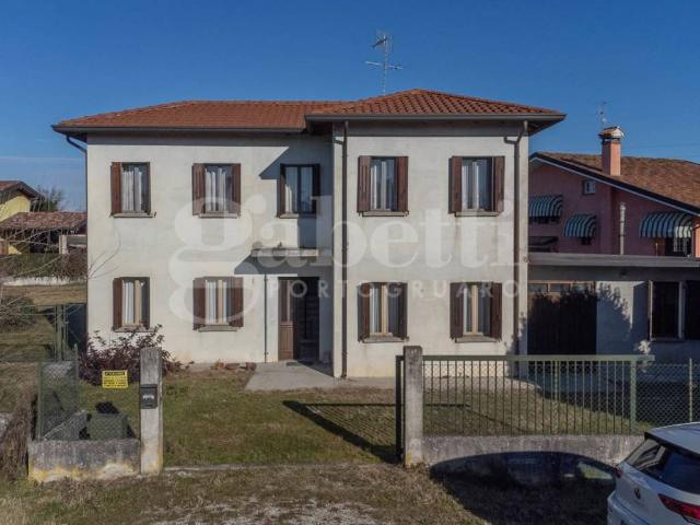 Villa Indipendente in vendita a Portogruaro, Veneto