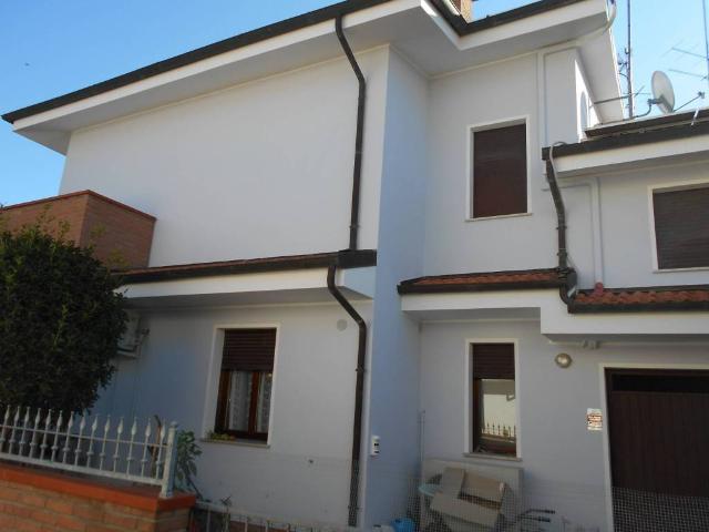 Villa Indipendente in vendita a Portomaggiore, Reggio Emilia