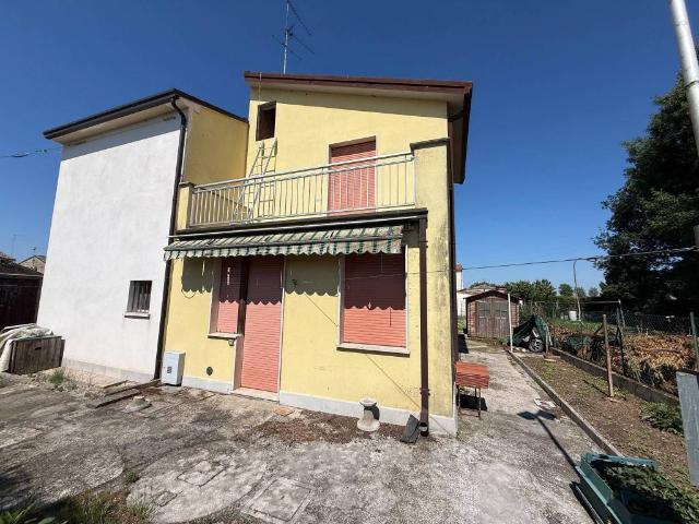 Villa Indipendente in vendita a Portomaggiore, Reggio Emilia