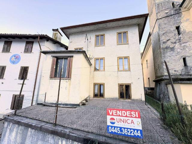 Villa Indipendente in vendita a Posina, Veneto