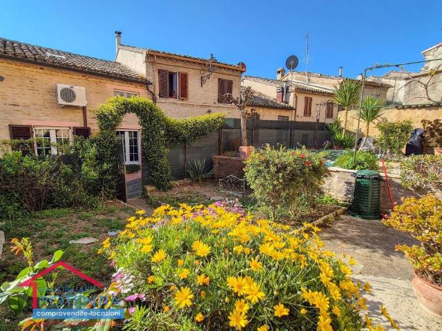 Villa Indipendente in vendita a Marche, Macerata