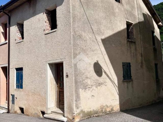 Villa Indipendente in vendita a Pove Del Grappa, Veneto