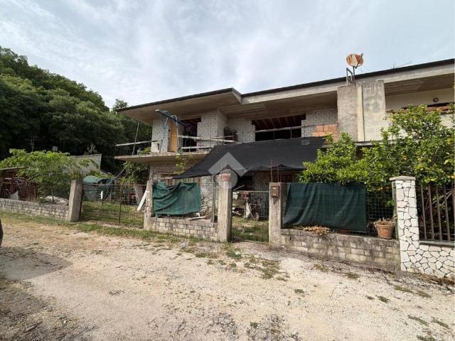 Villa Indipendente in vendita a Pozzilli, Molise