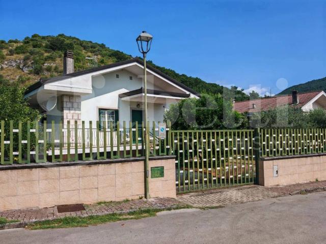 Villa Indipendente in vendita a Pozzilli, Molise