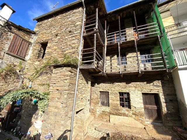 Villa Indipendente in vendita a Rue, Pramollo