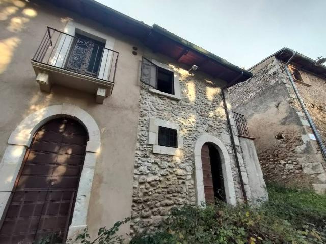 Villa Indipendente in vendita a Prata D'ansidonia, Abruzzo