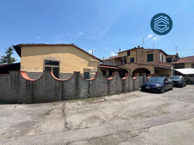 Villa Indipendente in vendita a Prato, Toscana