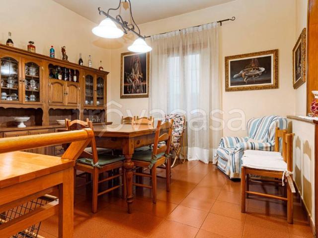 Villa Indipendente in vendita a Prato, Toscana