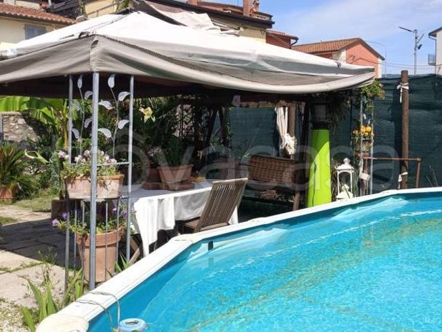 Villa Indipendente in vendita a Prato, Toscana