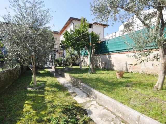Villa Indipendente in vendita a Quadrante Europa - Stazione, Prato