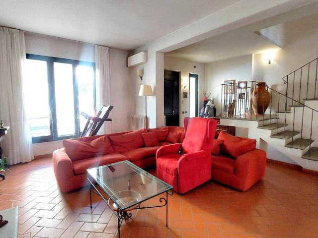 Villa Indipendente in vendita a Mezzana, Prato