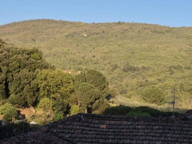 Villa Indipendente in vendita a Prato, Toscana