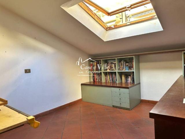 Villa Indipendente in vendita a Centro Direzionale, Prato