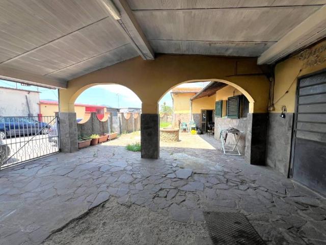 Villa Indipendente in vendita a Prato, Toscana