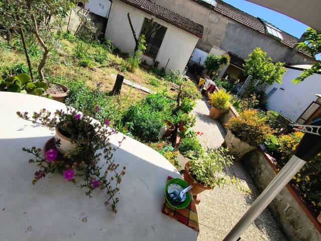 Villa Indipendente in vendita a Prato, Toscana