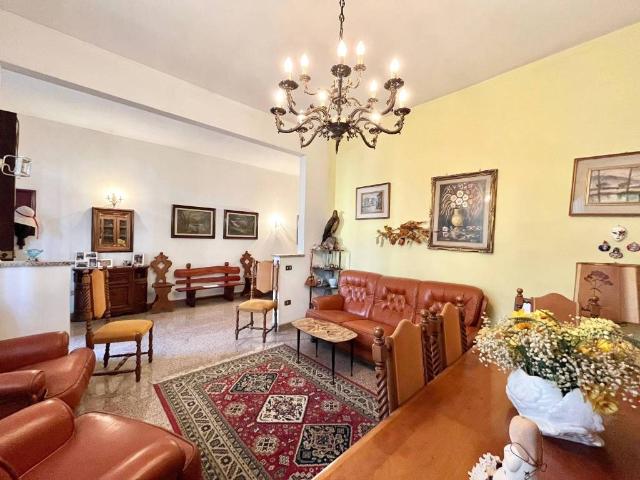 Villa Indipendente in vendita a Prato, Toscana