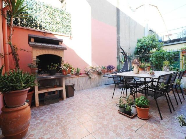 Villa Indipendente in vendita a Prato, Centro Direzionale