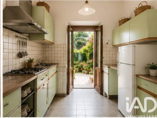 Villa Indipendente in vendita a Prato, Toscana