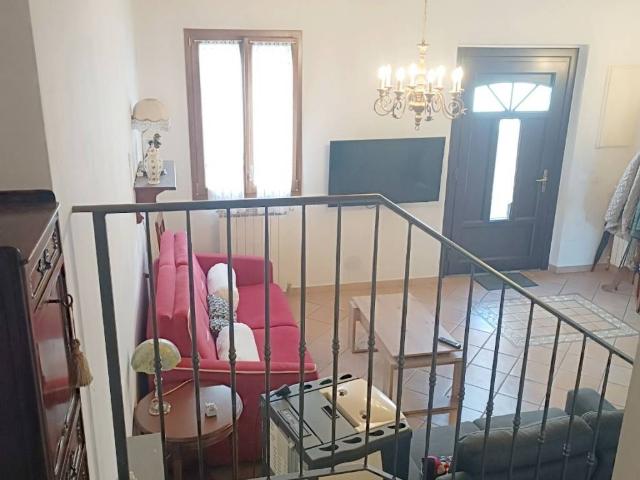 Villa Indipendente in vendita a Mezzana, Prato