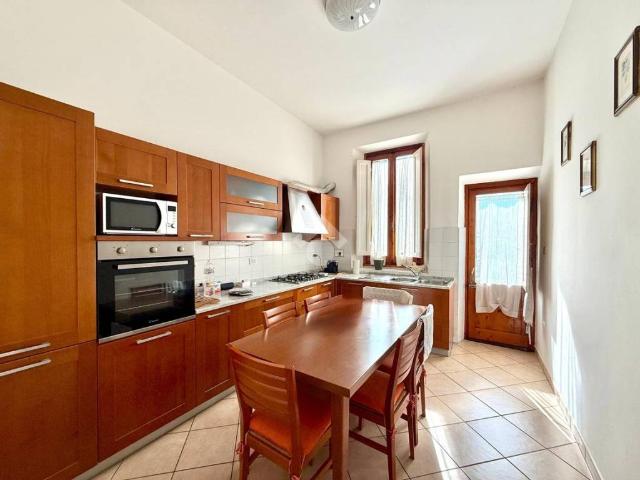 Villa Indipendente in vendita a Prato, Toscana
