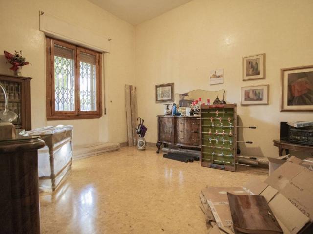 Villa Indipendente in vendita a Prato, Toscana
