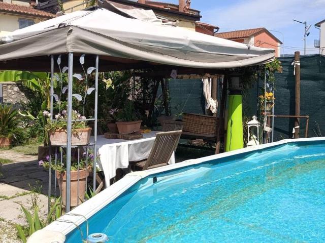 Villa Indipendente in vendita a Prato, Toscana
