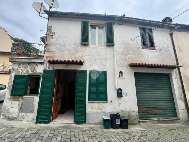 Villa Indipendente in vendita a Prato, Toscana