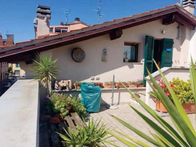 Villa Indipendente in vendita a Quadrante Europa - Stazione, Prato
