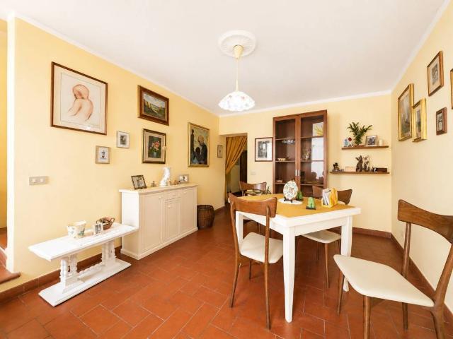 Villa Indipendente in vendita a Prato, Toscana
