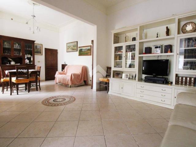 Villa Indipendente in vendita a Prato, Toscana