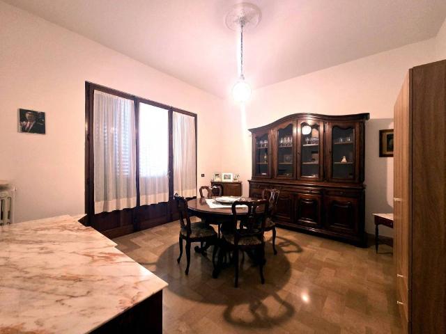 Villa Indipendente in vendita a Capezzana, Prato