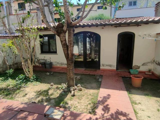 Villa Indipendente in vendita a Mezzana, Prato