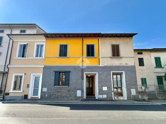 Villa Indipendente in vendita a Prato, Toscana