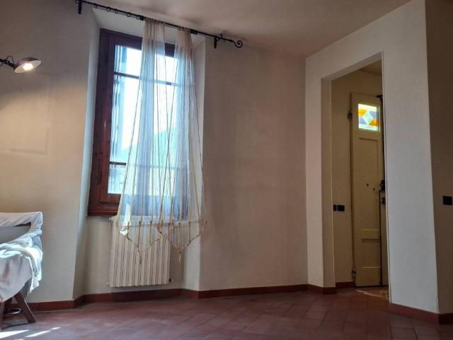 Villa Indipendente in vendita a Prato, Toscana