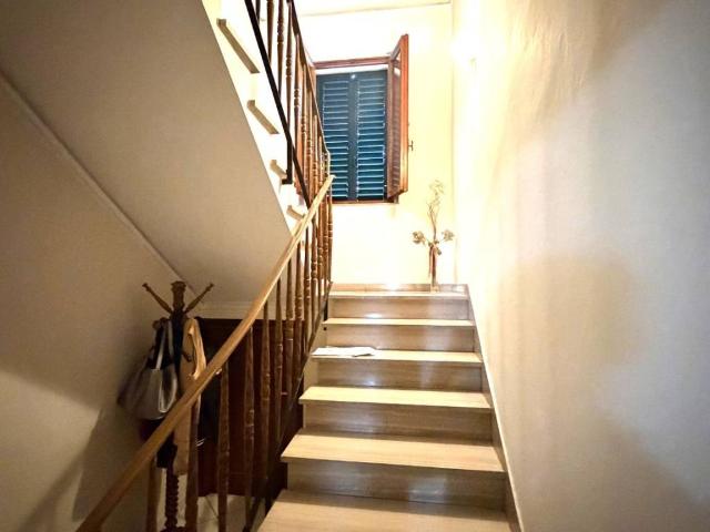 Villa Indipendente in vendita a Prato, Toscana